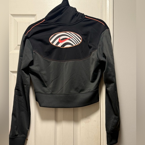 Nike Women’s Cropped Jacket - Picture 5 of 6